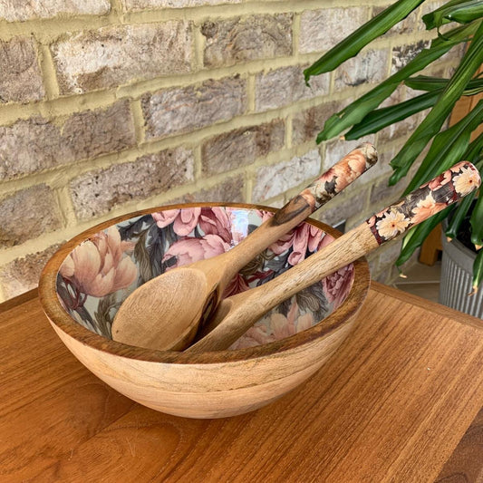 Medium bowl with matching salad servers. This design features unfurling peonies in dusty rose pink & cream hues. Also featuring subtle tones of grey & green. Made from sustainable mango wood