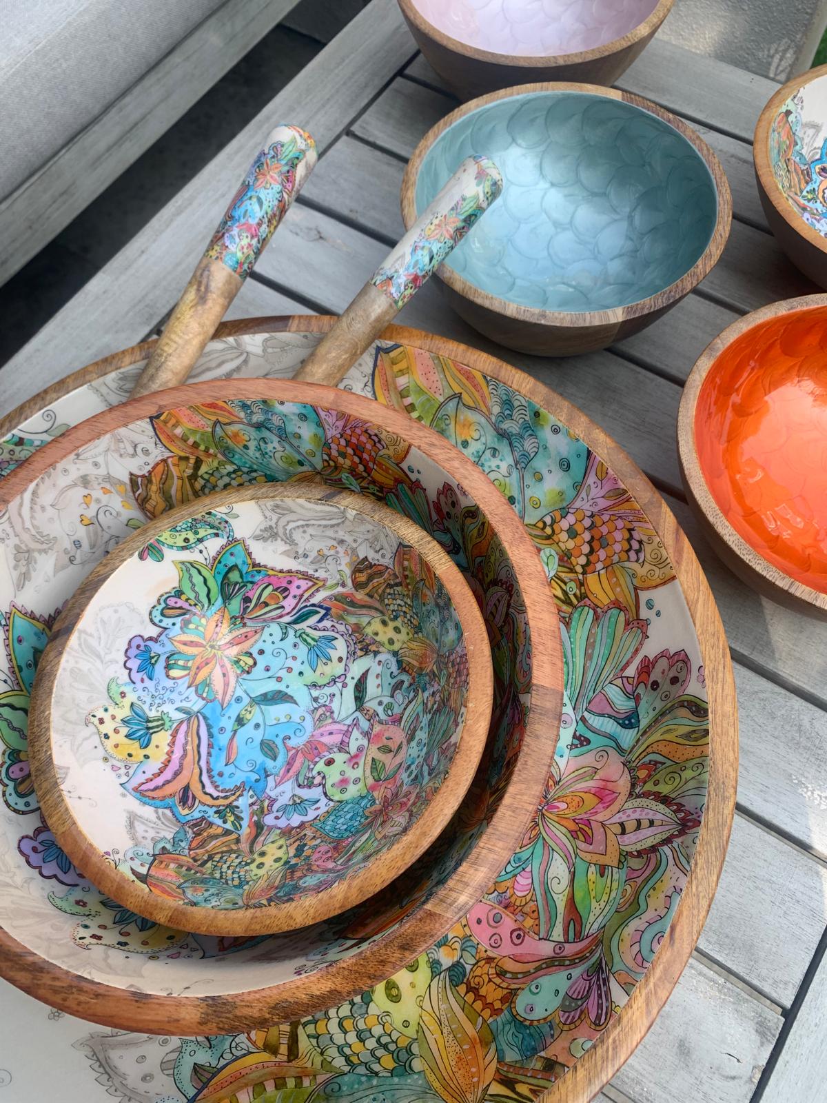 Small, medium & large bowl set with matching salad servers. Made from sustainable mango wood. With a multi-coloured floral pattern