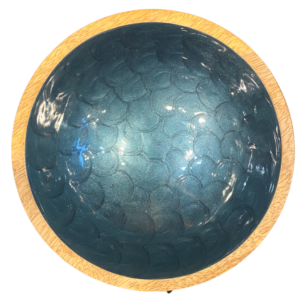 Small hand-painted bowl (18cm) in petrol blue with a pearl finish. Made with sustainable mango wood. Suitable for cold & warm food or as an individual decorative piece.
