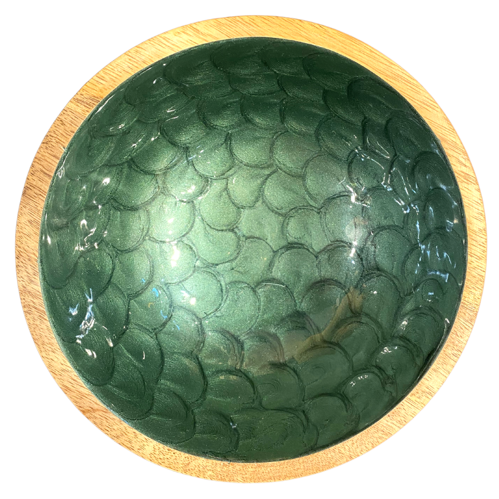 Small hand-painted bowl (18cm) in green moss with a pearl finish. Made with sustainable mango wood. Suitable for cold & warm food or as an individual decorative piece.