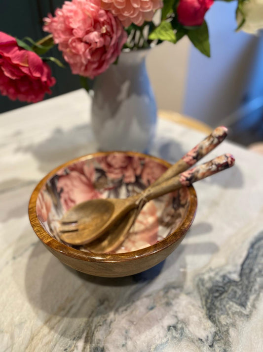Medium bowl with matching salad servers. This design features unfurling peonies in dusty rose pink & cream hues. Also featuring subtle tones of grey & green. Made from sustainable mango wood
