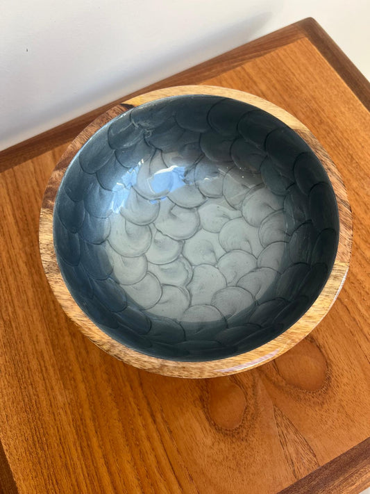 Small bowl in a charcoal grey shade. Hand-painted with a fishscales design and pearl finish.