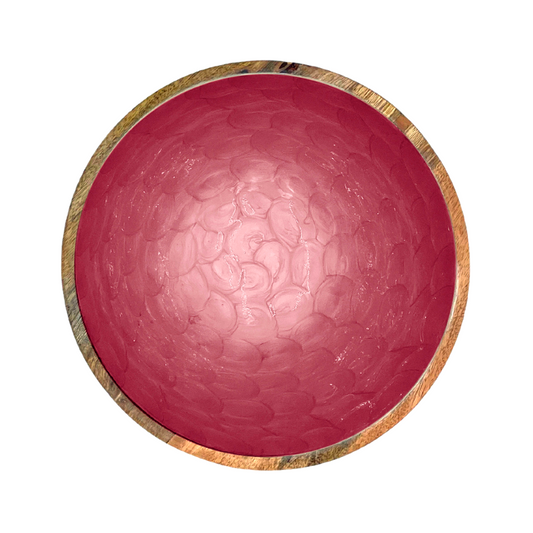Hand-painted medium sized bowl (25cm) in dusty rose with a beautiful pearl finish. Made with sustainable mango wood. Suitable as a stylish fruit bowl or salad bowl.