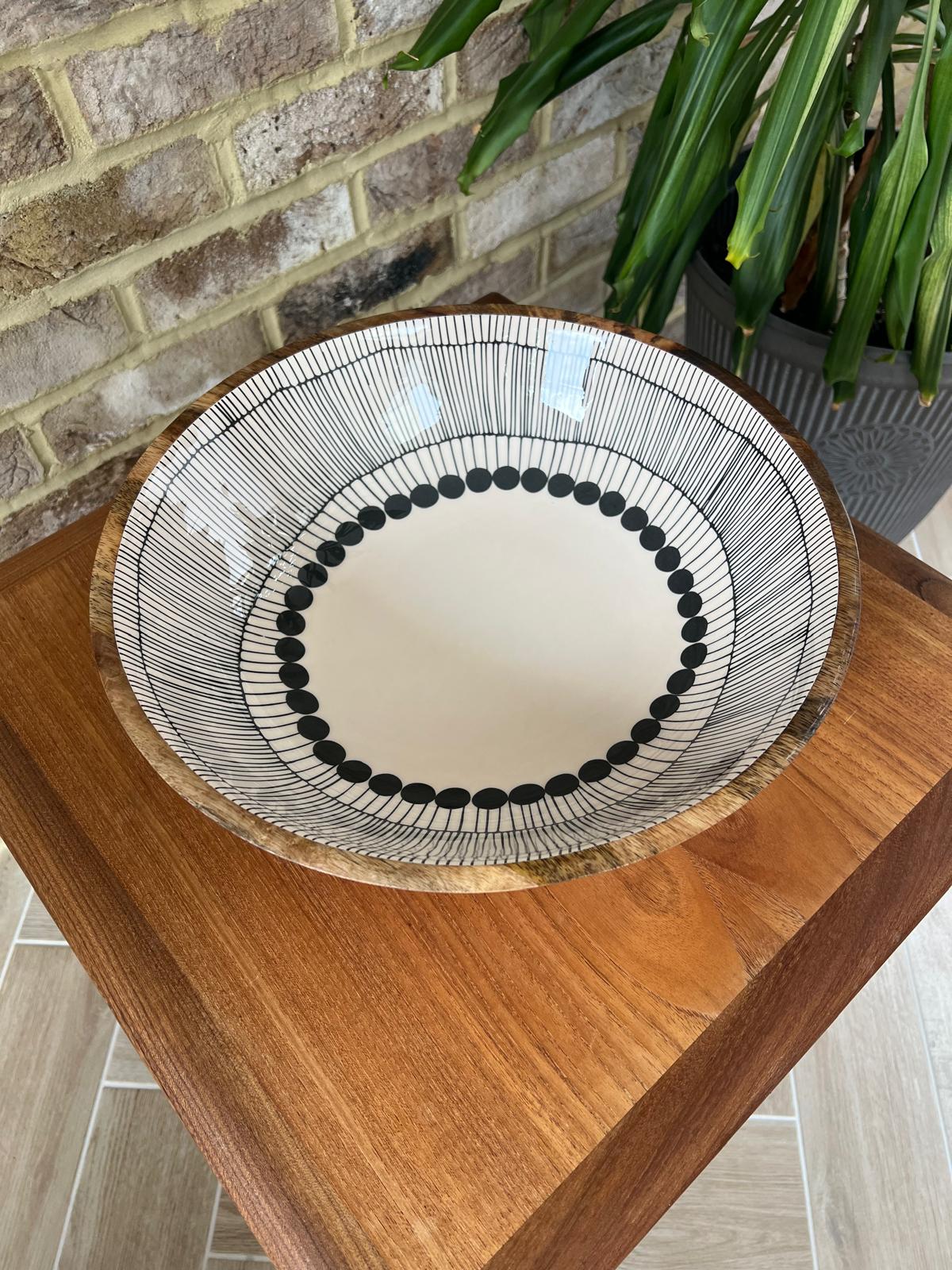 Large Round wooden bowl with decorative black and white abstract circles design.  Made from sustainable mango wood.  Large statement bowl suitable for cold and warm food. Size 35cm diameter. 