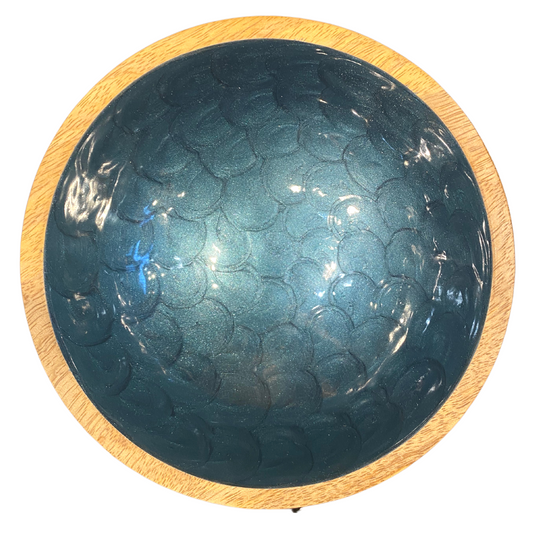 Small hand-painted bowl (18cm) in petrol blue with a pearl finish. Made with sustainable mango wood. Suitable for cold & warm food or as an individual decorative piece.