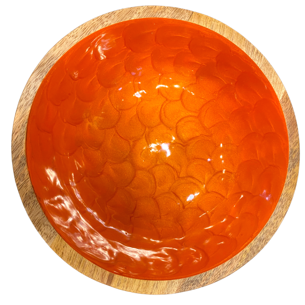 Small hand-painted bowl (18cm) in orange with a pearl finish. Made with sustainable mango wood. Suitable for cold & warm food or as an individual decorative piece.