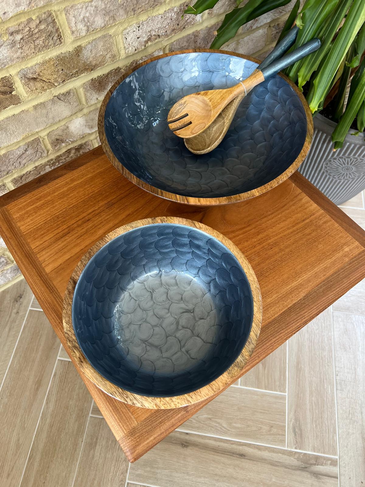 Medium and large sized handpainted bowl set in Royal Blue with a charcoal grey undertone. Fish scale pattern with a pearl finish.  Medium size is 25cm diameter.  Large statement bowl is 35cm diameter. Pictured with matching salad servers with decorated handles.