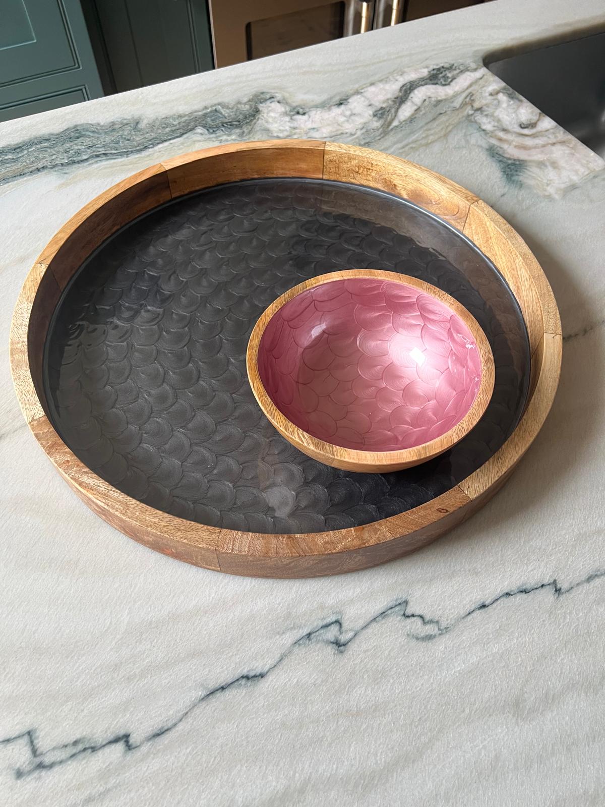 Small bowl made from sustainable mango wood.  Colour pink, size 18cm diameter. Hand painted with a pearl finish. Suitable for cold and warm food or decorative - not suitable for the dishwasher.  Pictured with matching medium sized grey tray.
