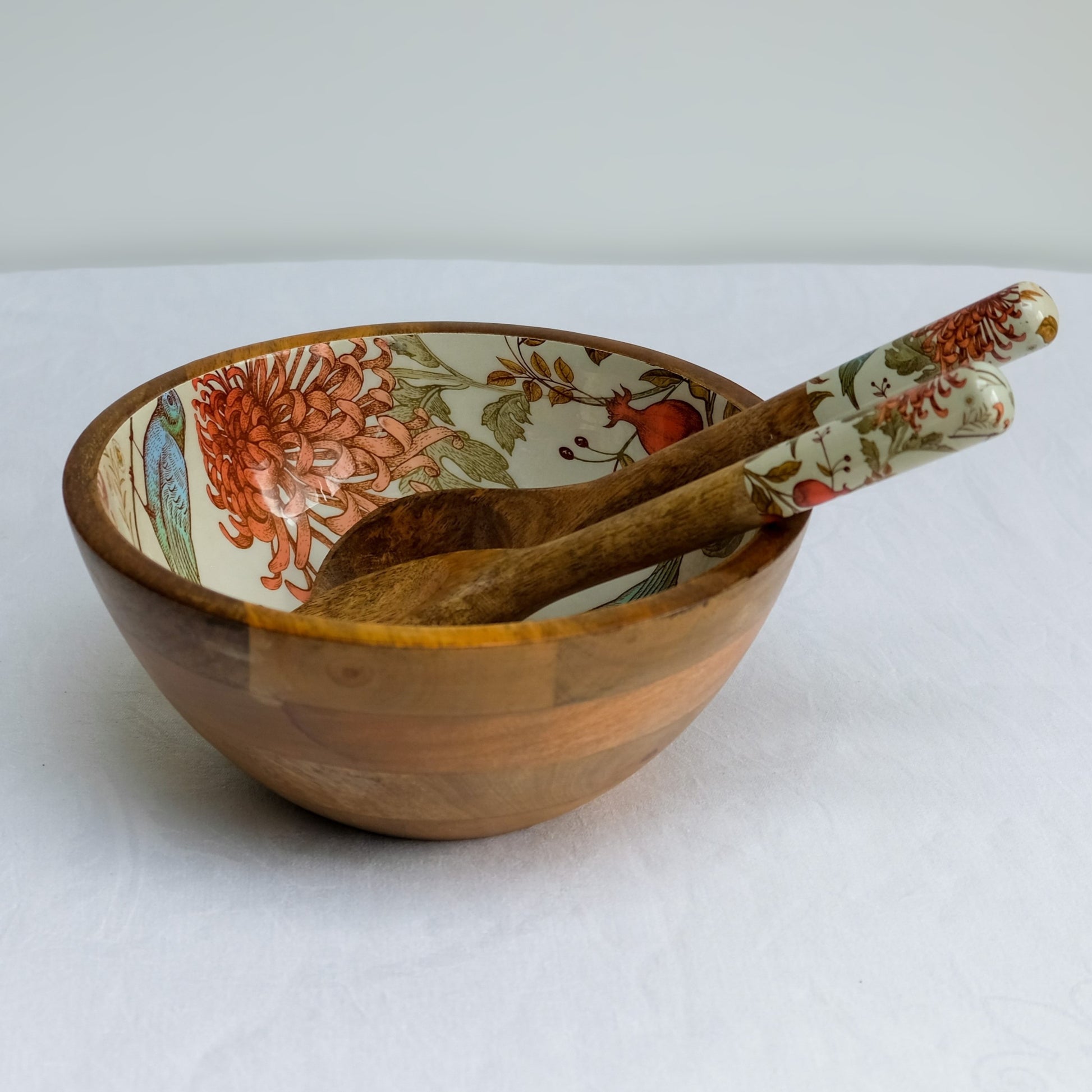 Medium sized bowl (25cm) with a William Morris inspired orange bird design. Made with sustainable mango wood. Suitable as a stylish fruit bowl or salad bowl with matching servers.  With matching salad servers.