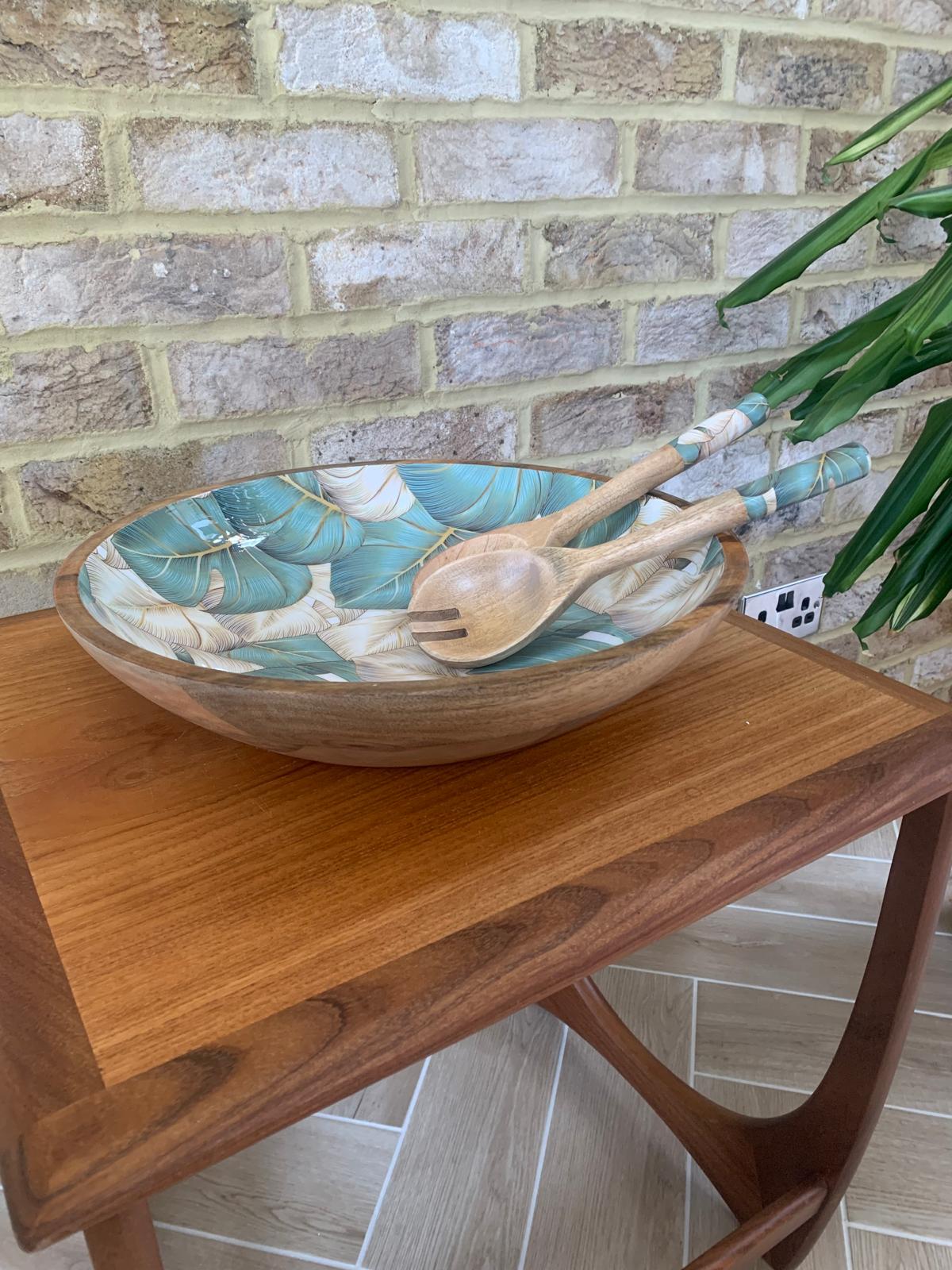 Large statement bowl with matching salad servers, Salad bowl. fruit bowl. This beautiful design features monstera (aka cheese plant) leaves in green & golden beige.  The ideal gift for anyone who loves house plants!!  Made from sustainable mango wood