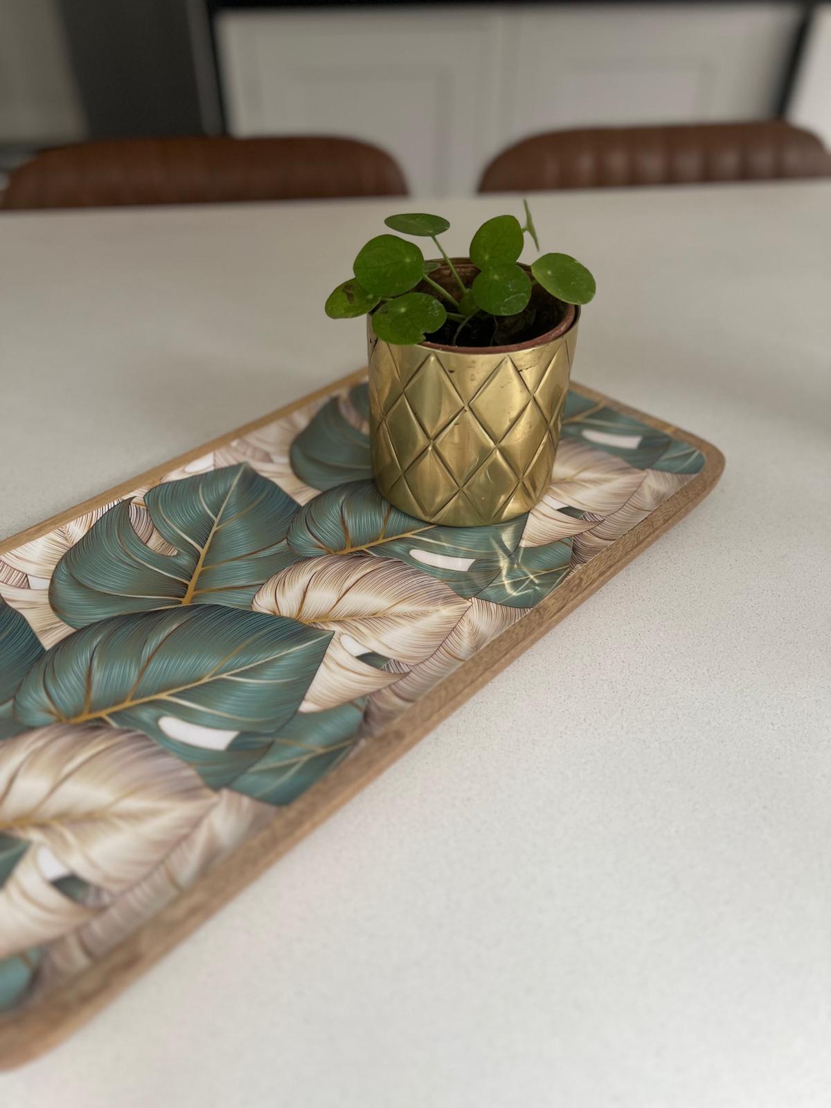 Medium and large platter - suitable for cold and warm food.  This beautiful design features monstera (aka cheese plant) leaves in green & golden beige; The ideal gift for anyone who loves house plants!!  Made from sustainable mango wood