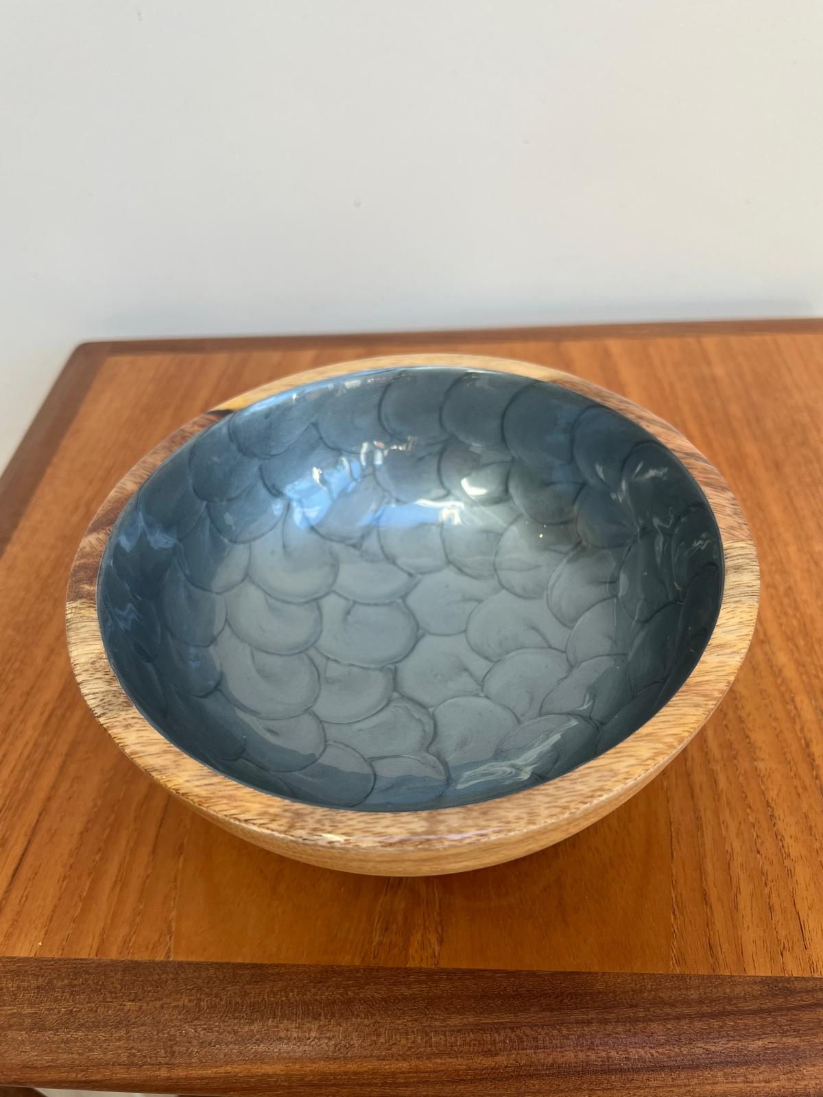 Small bowl in a charcoal grey shade.  Hand-painted with a fishscales design and pearl finish.