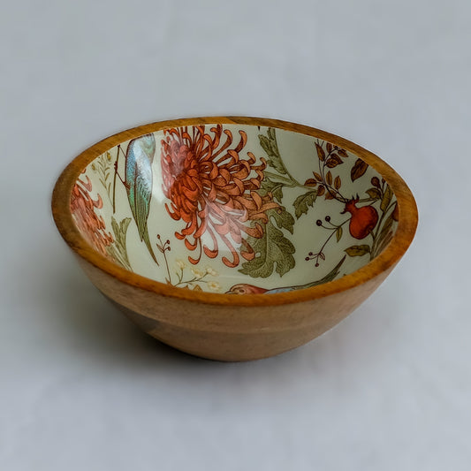 Small hand-crafted bowl (18cm) with a William Morris inspired orange bird design. Made with sustainable mango wood. Suitable for cold & warm food or as an individual decorative piece.