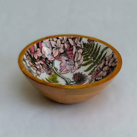 Small hand-crafted bowl (18cm) with a modern nature-inspired inspired pink hydrangea design. Made with sustainable mango wood. Suitable for cold & warm food or as an individual decorative piece.